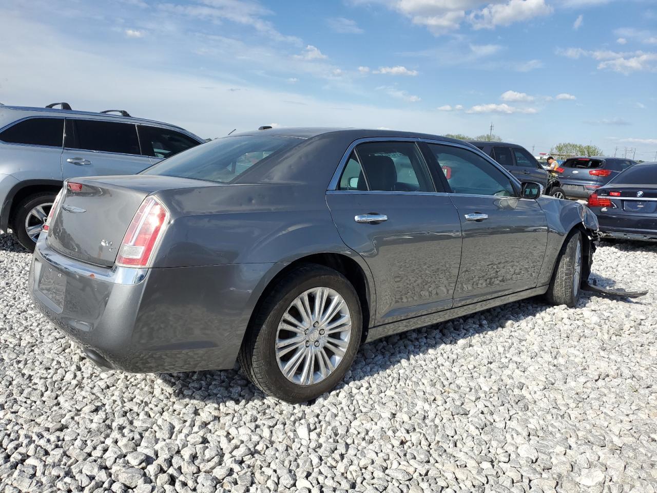 2012 Chrysler 300C - Фото 3