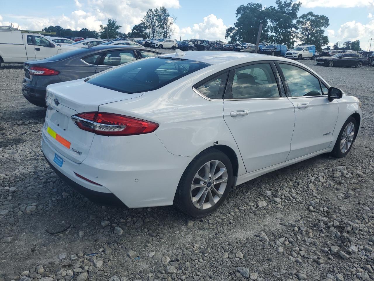 2019 Ford Fusion Se - Image 3