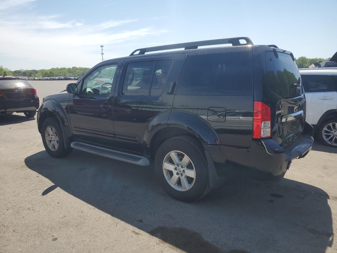 2012 Nissan Pathfinder S - Фото 2