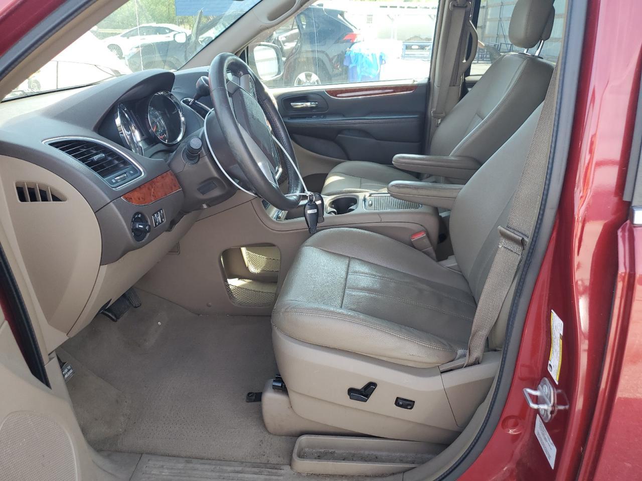 2016 Chrysler Town & Country Touring L - Фото 7