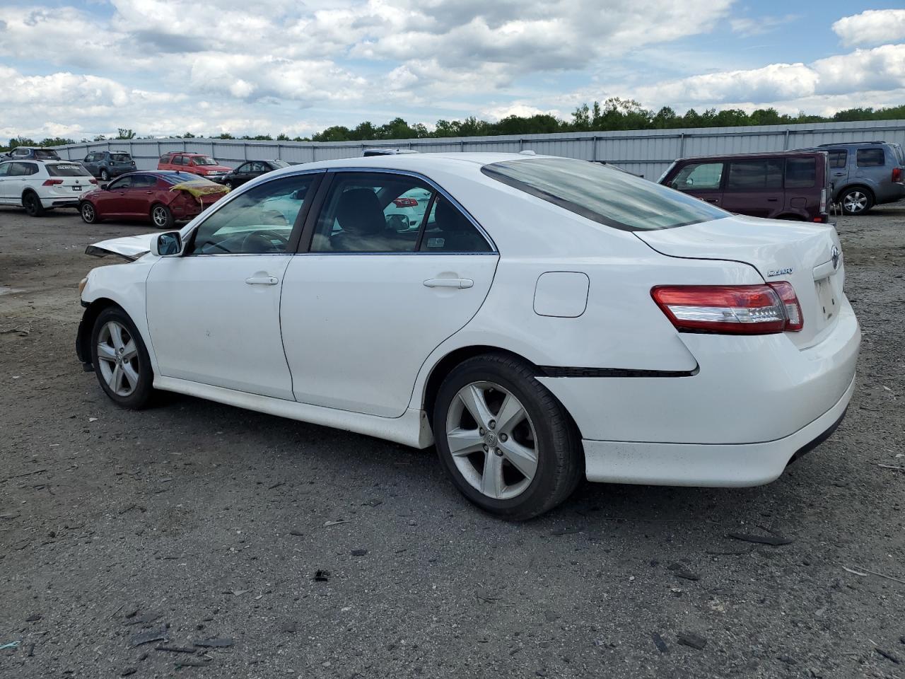 2011 Toyota Camry Se - Фото 2