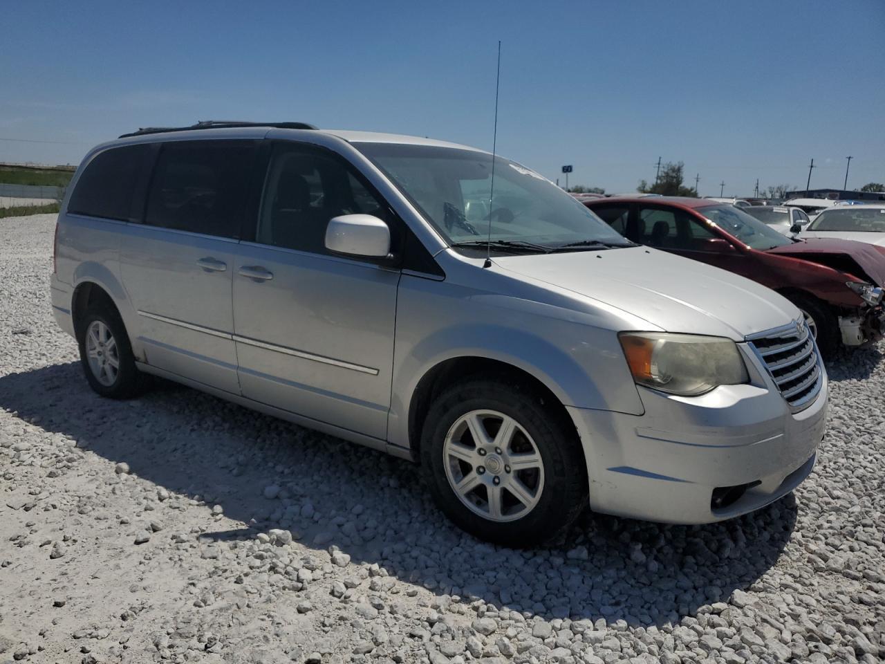 2010 Chrysler Town & Country Touring - Image 4