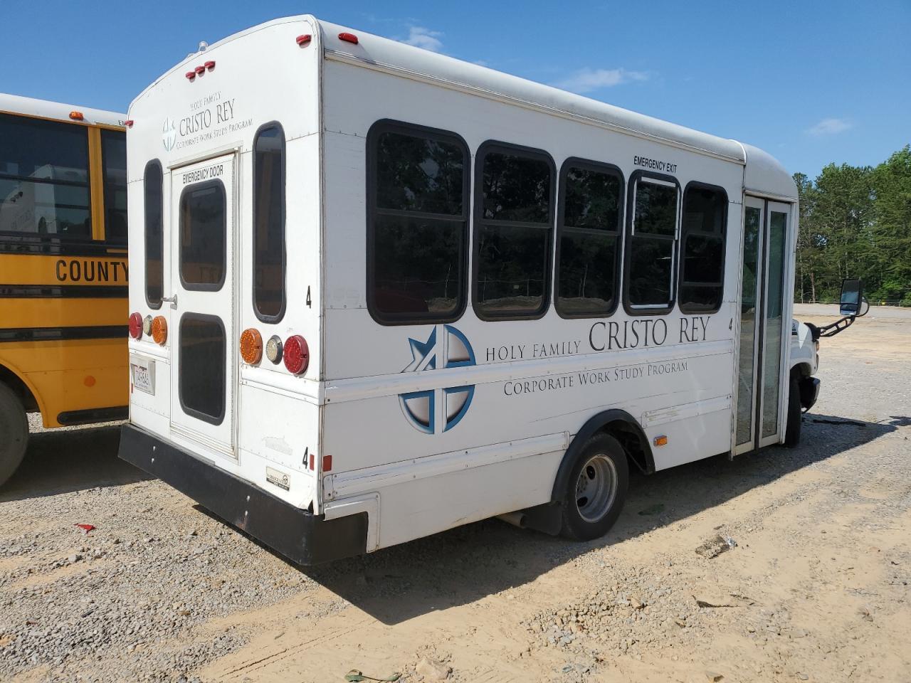 2016 Ford Econoline E350 Super Duty Cutaway Van - Image 3