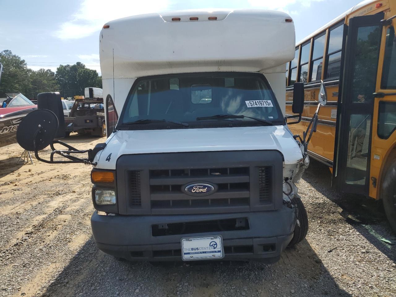 2016 Ford Econoline E350 Super Duty Cutaway Van - Image 5