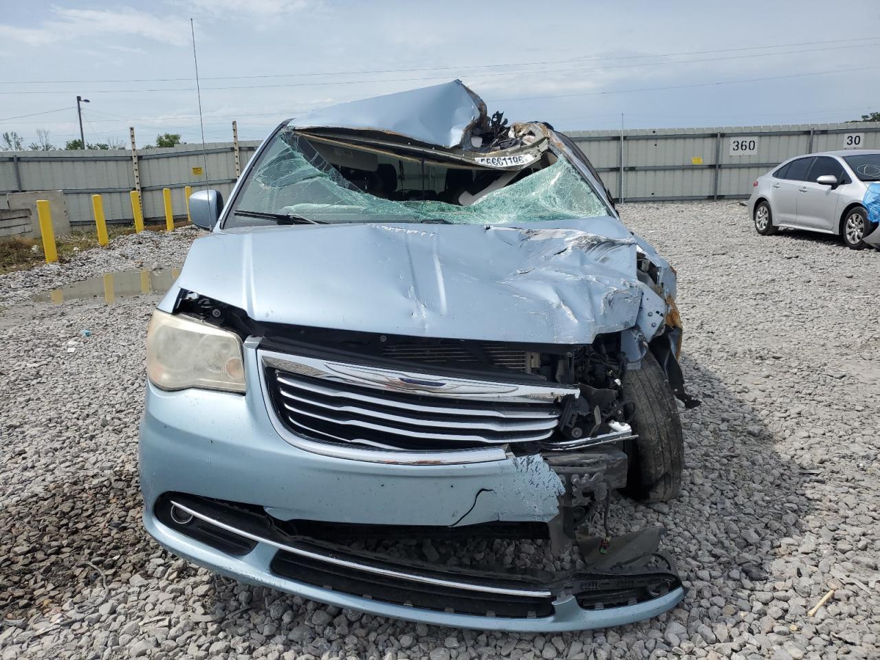 2013 Chrysler Town & Country Touring - Фото 5