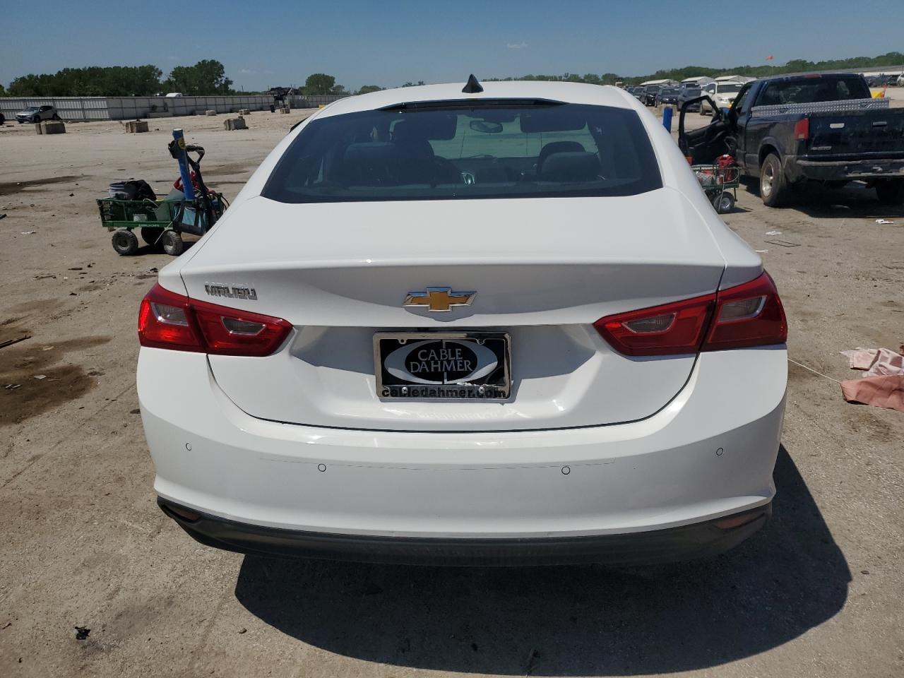 2020 Chev Malibu Ls - Фото 6