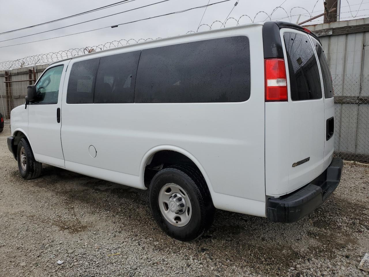 2019 Chevrolet Express G2500 Ls - Фото 2