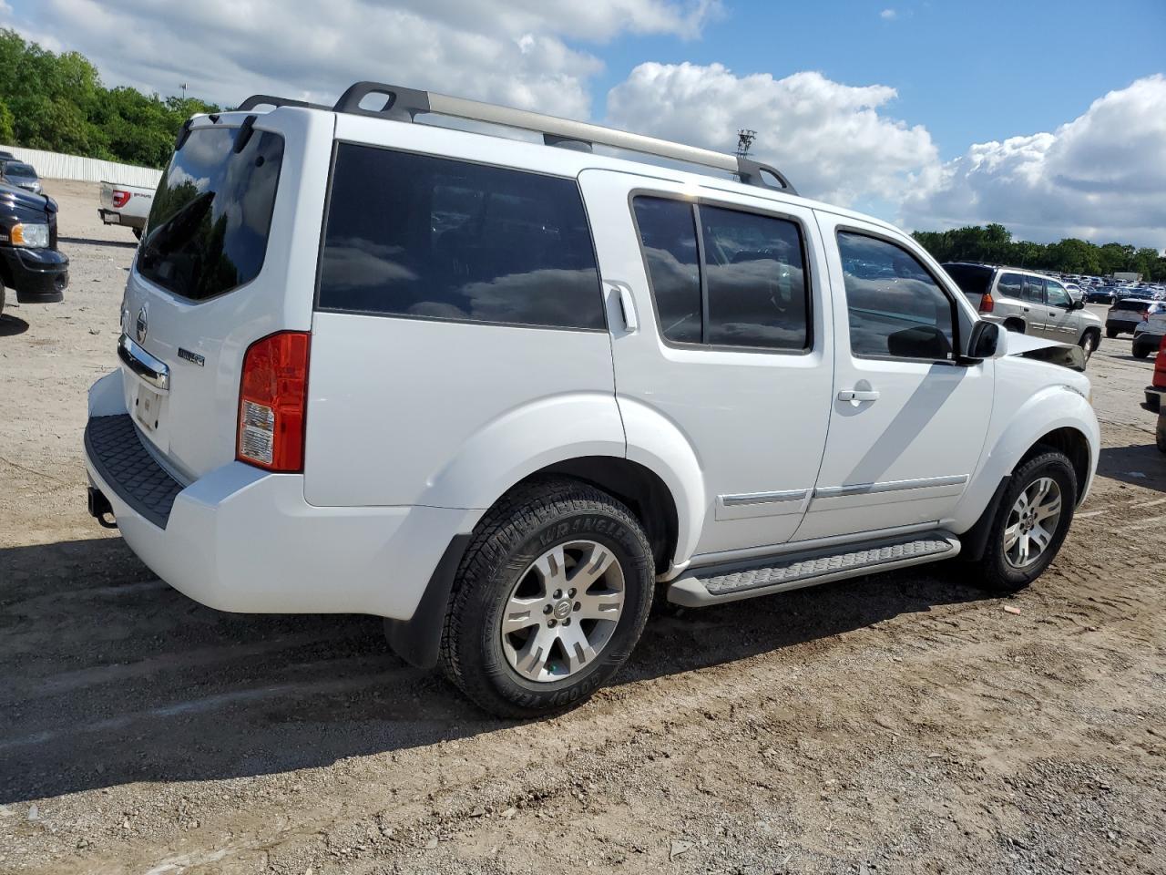 2011 Nissan Pathfinder S - Image 3