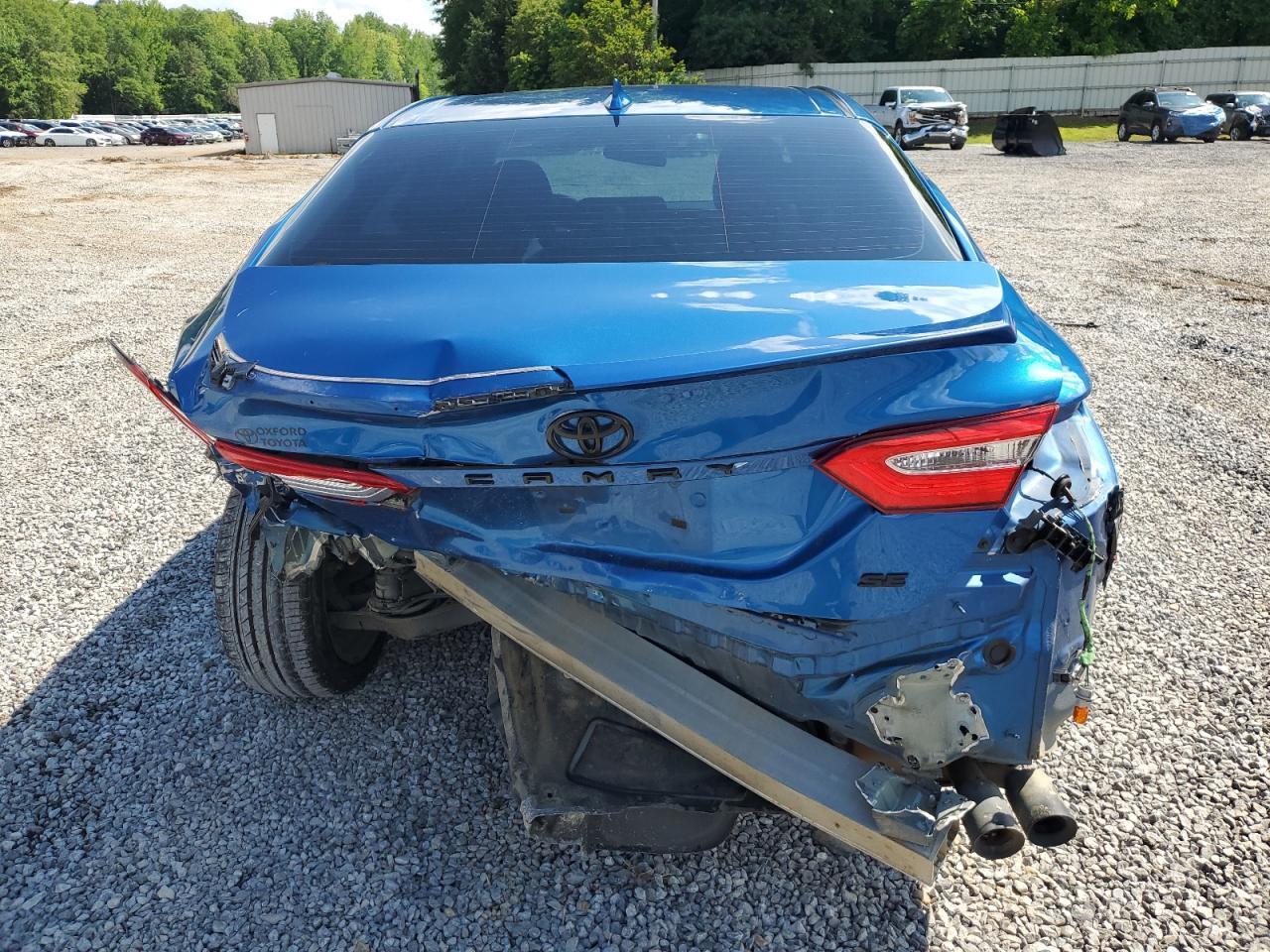 2020 Toyota Camry Se - Фото 6