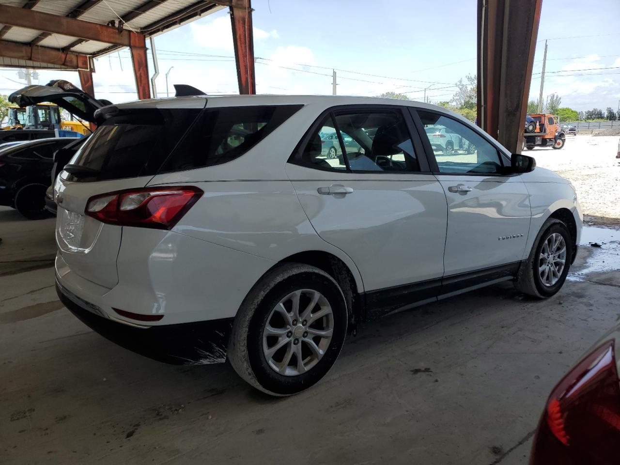 2020 Chevrolet Equinox Ls - Фото 3
