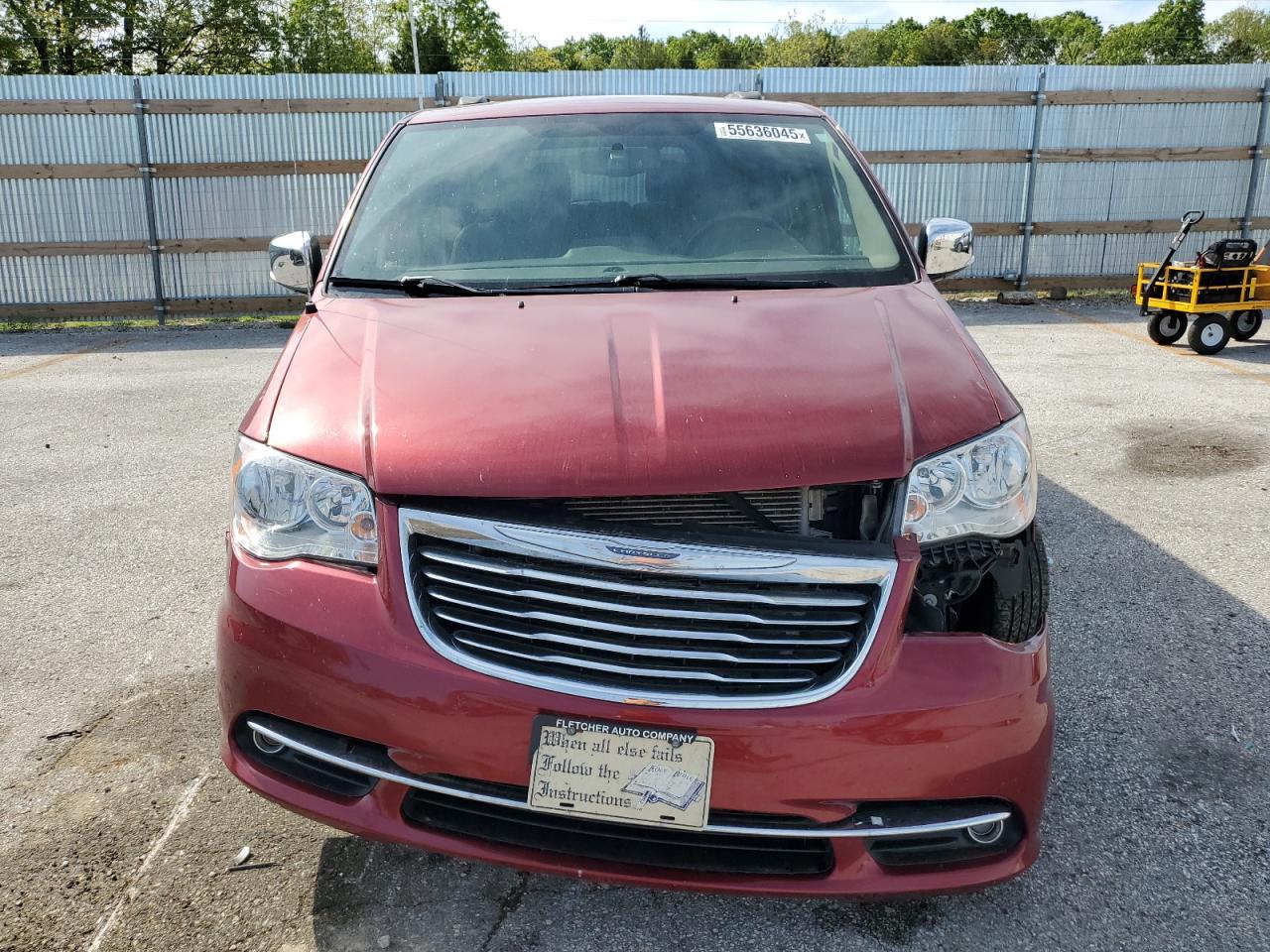 2016 Chrysler Town & Country Touring L - Фото 5