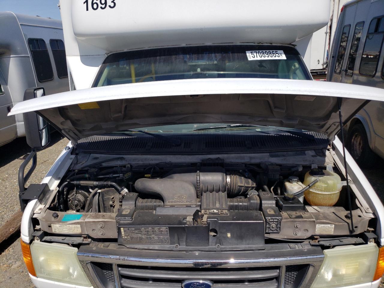 2007 Ford Econoline E450 Super Duty Cutaway Van - Image 7