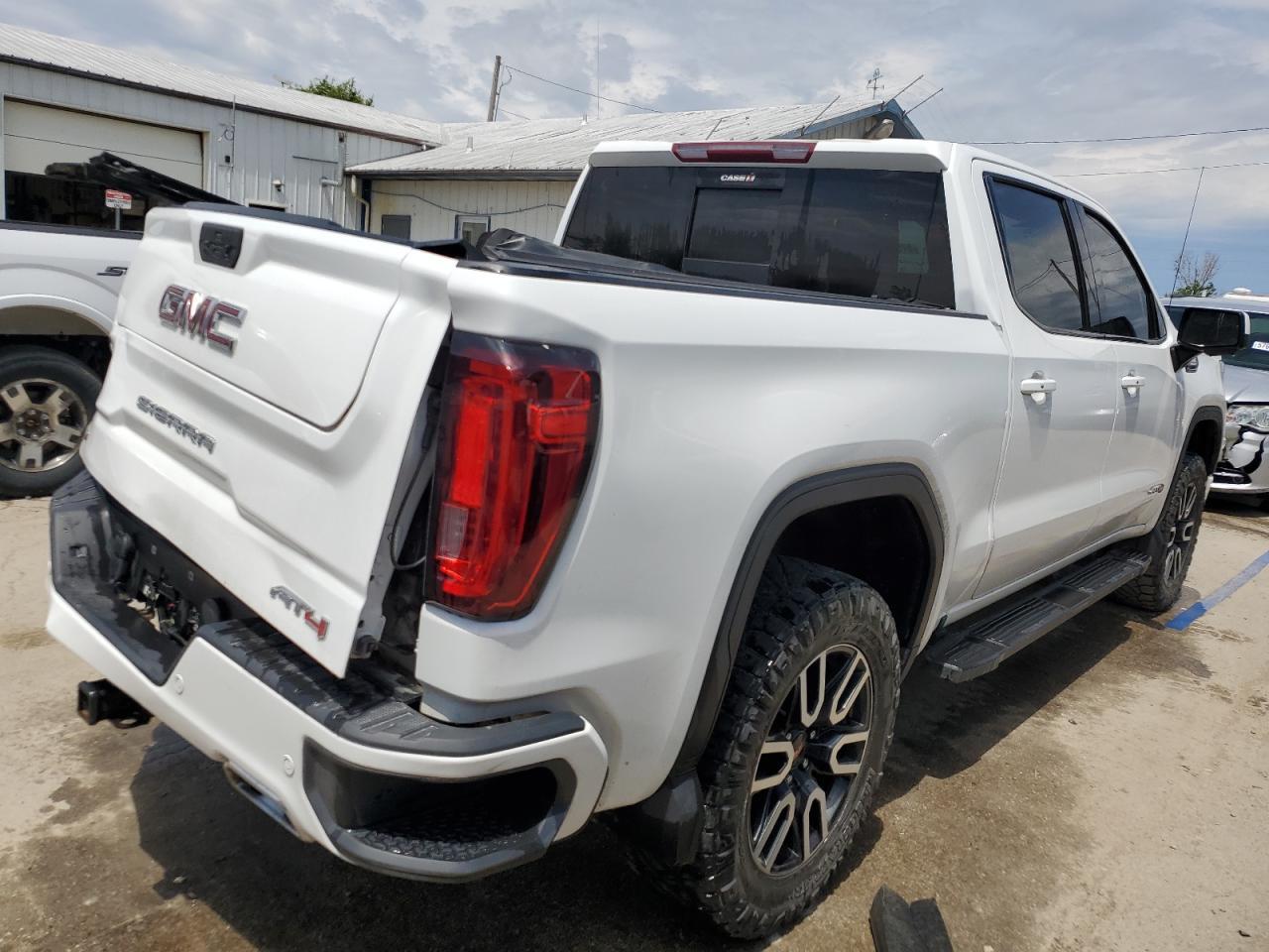 2020 GMC Sierra K1500 At4 - Фото 3