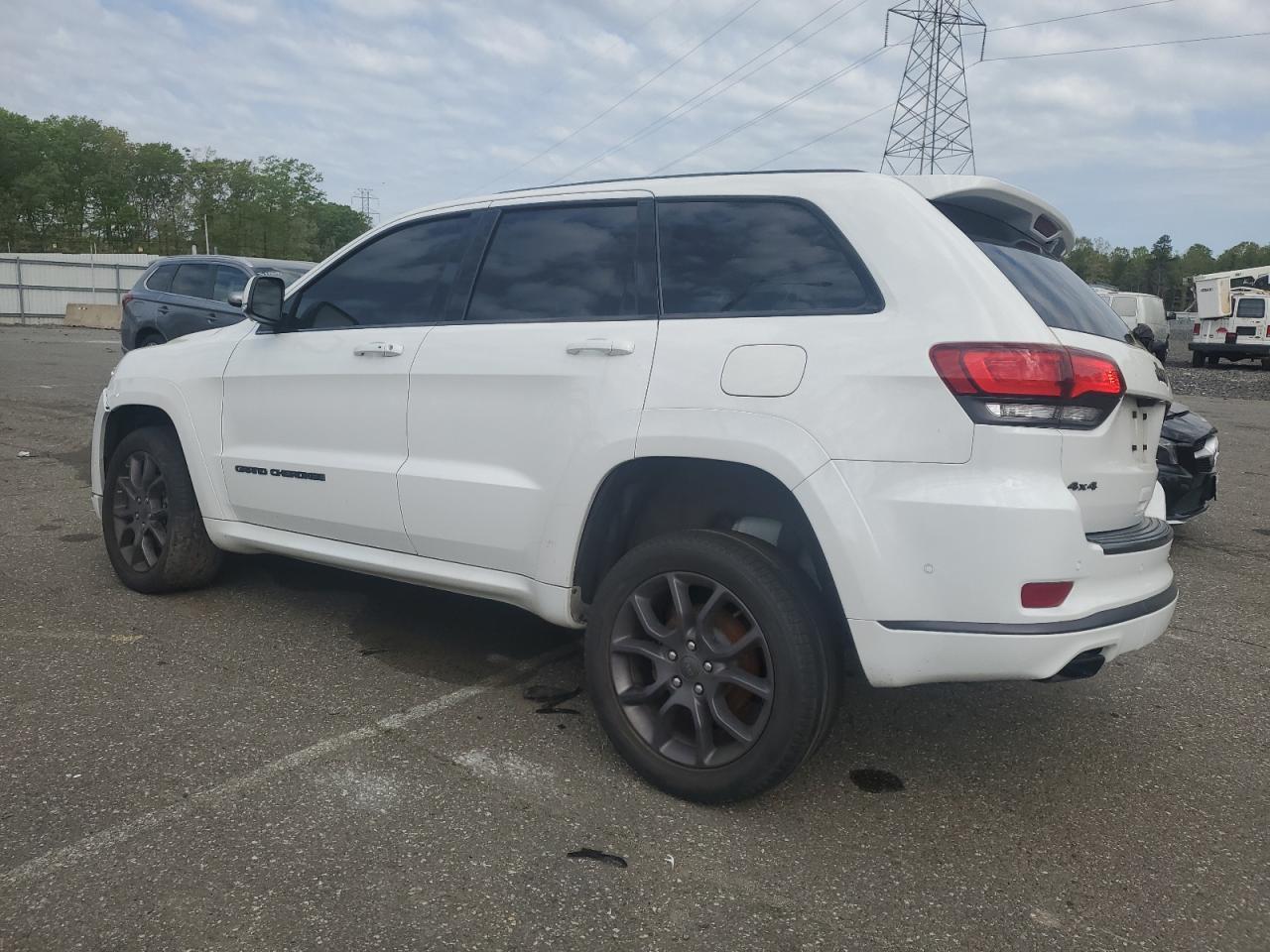 2020 Jeep Grand Cherokee Overland - Image 2