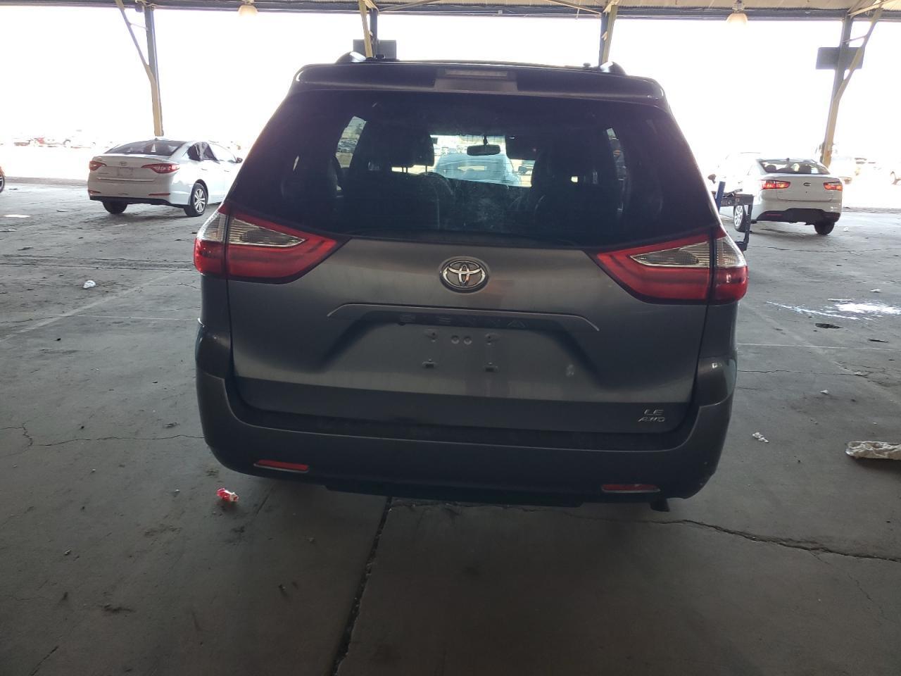 2017 Toyota Sienna Le - Фото 6