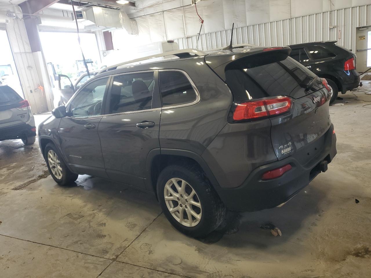 2016 Jeep Cherokee Latitude - Фото 2