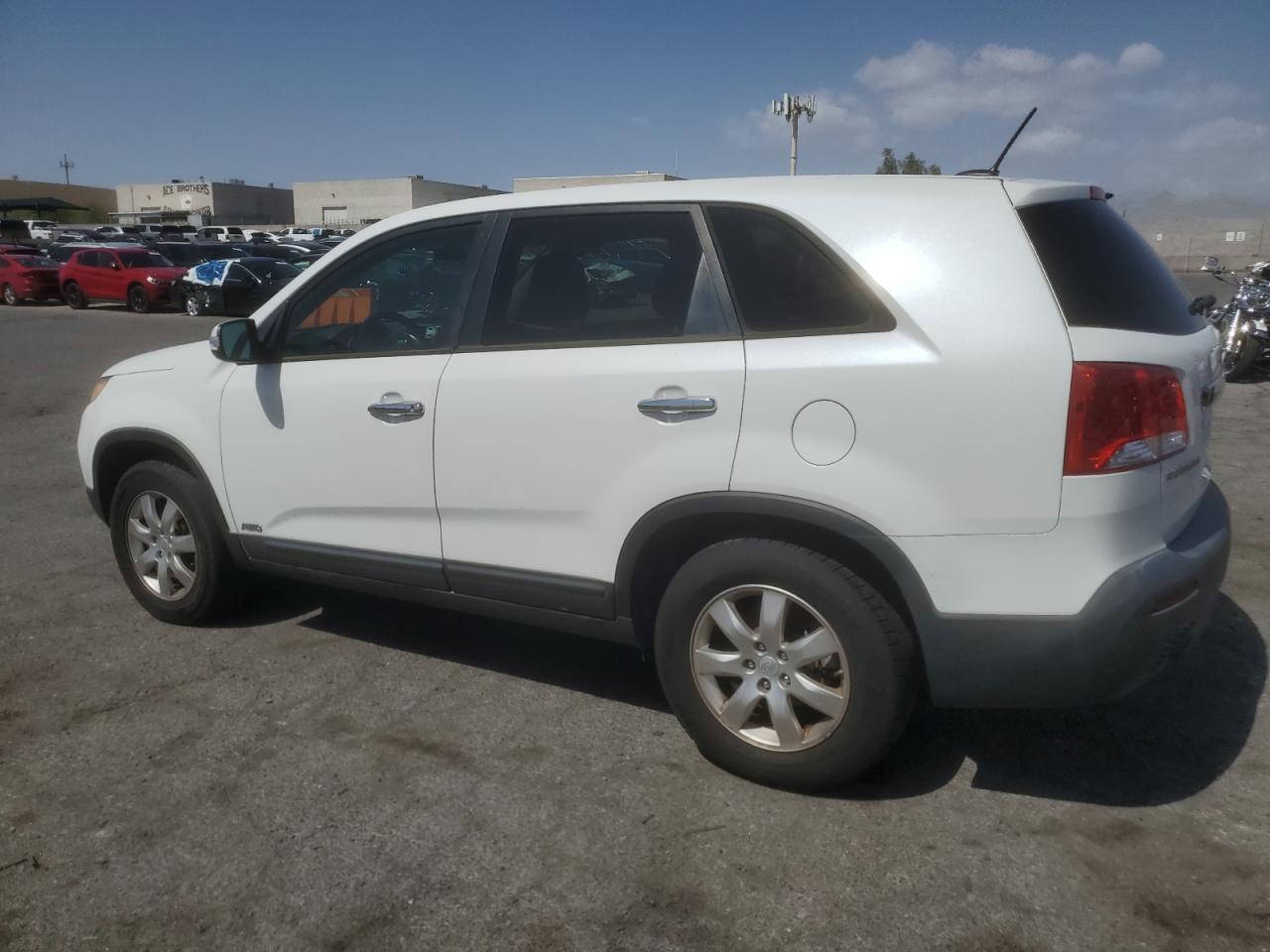 2011 Kia Sorento Base - Image 2