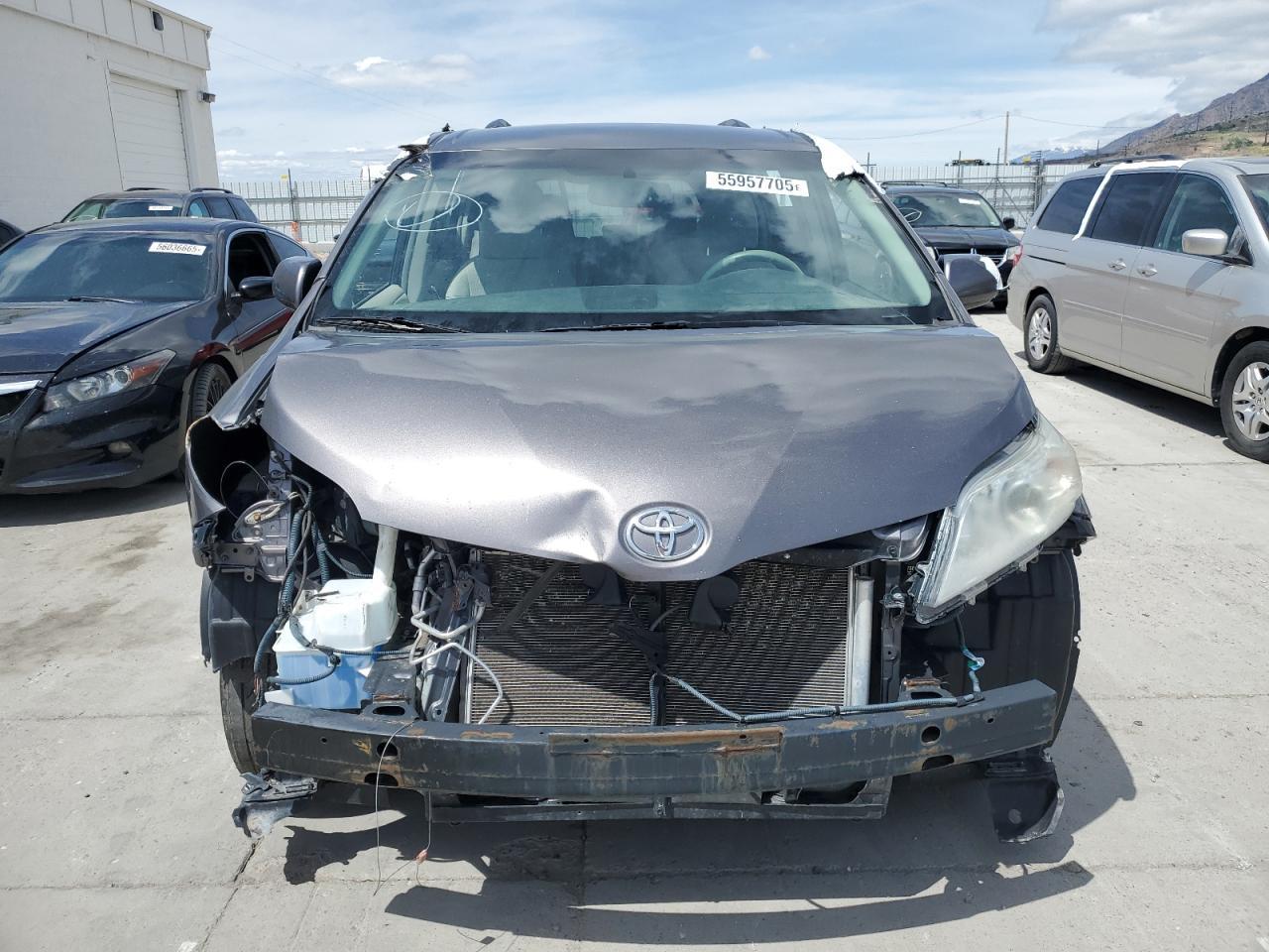 2011 Toyota Sienna Le - Фото 5