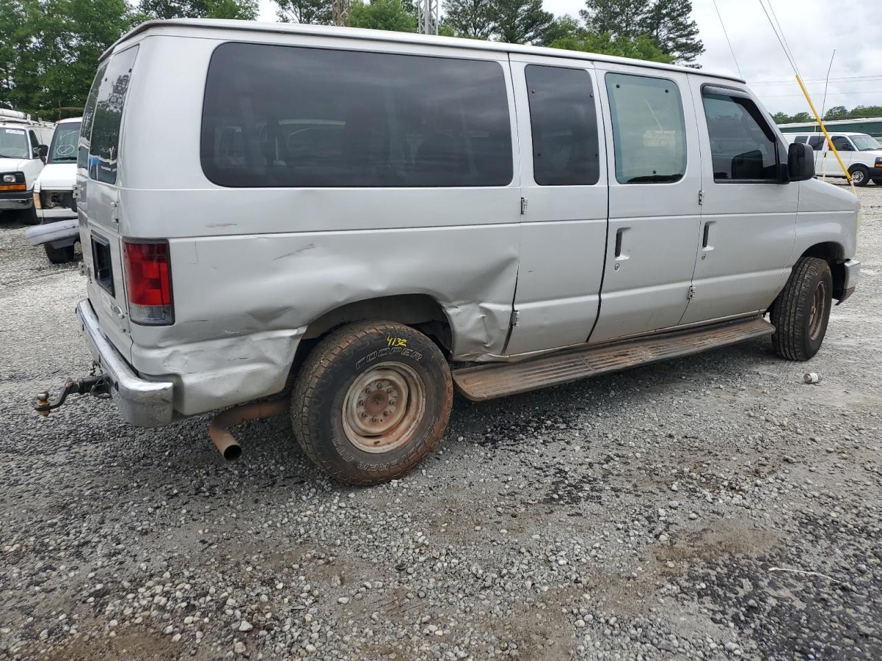 2010 Ford Econoline E350 Super Duty Wagon - Фото 3