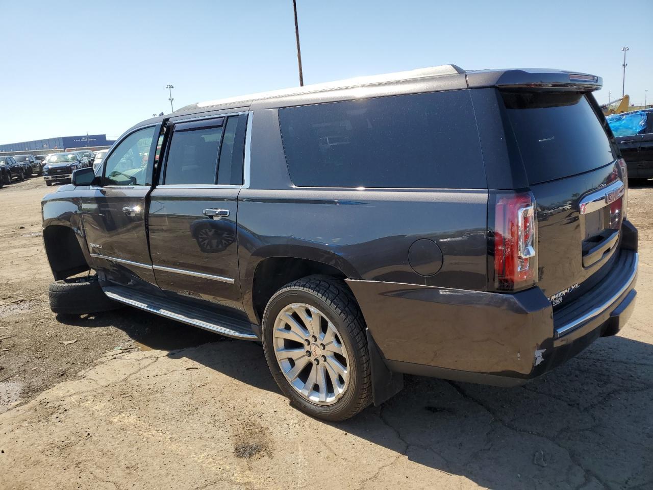 2017 GMC Yukon Xl Denali - Фото 2