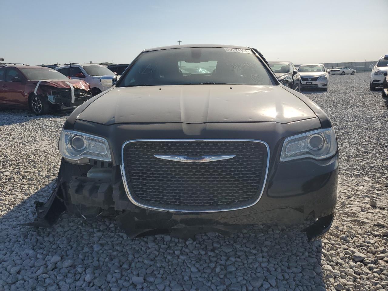 2016 Chrysler 300C - Image 5