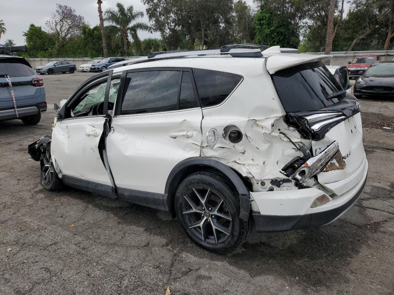 2018 Toyota Rav4 Se - Image 2