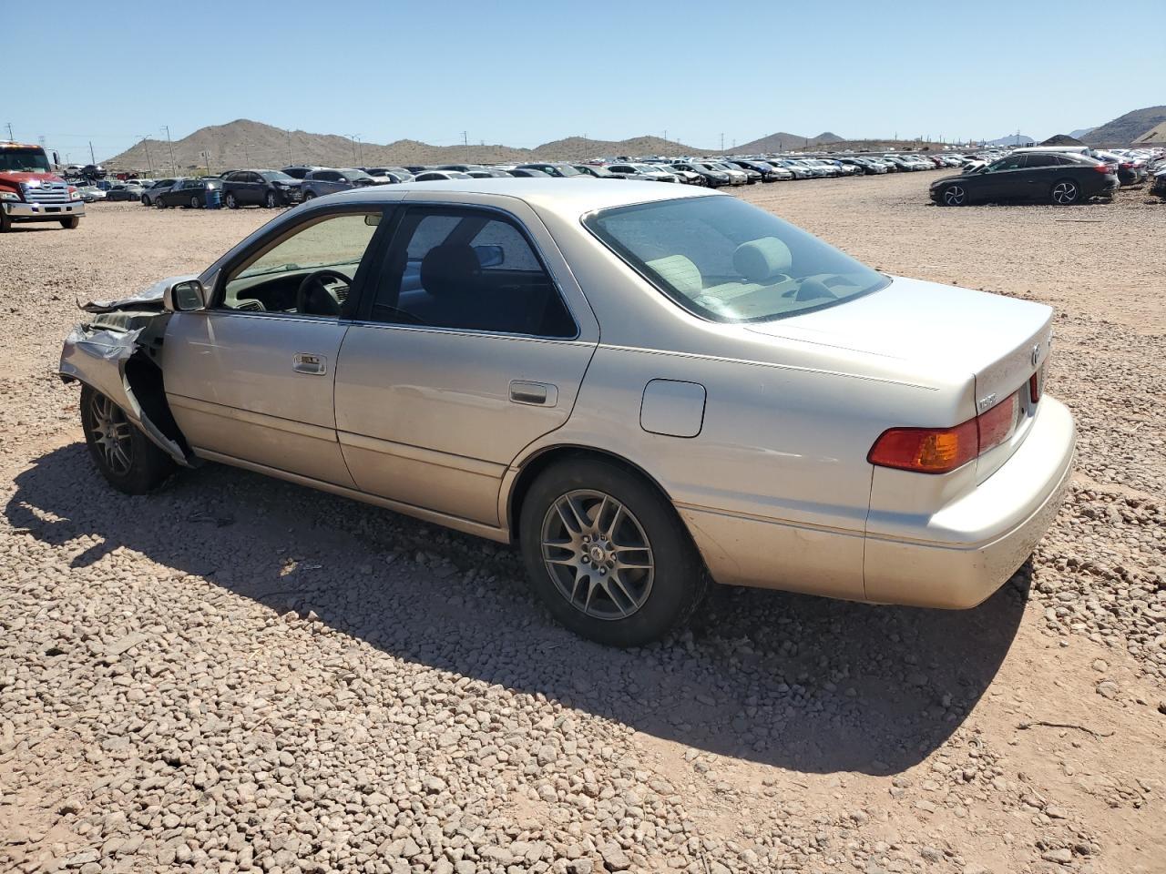 2001 Toyota Camry Le - Фото 2