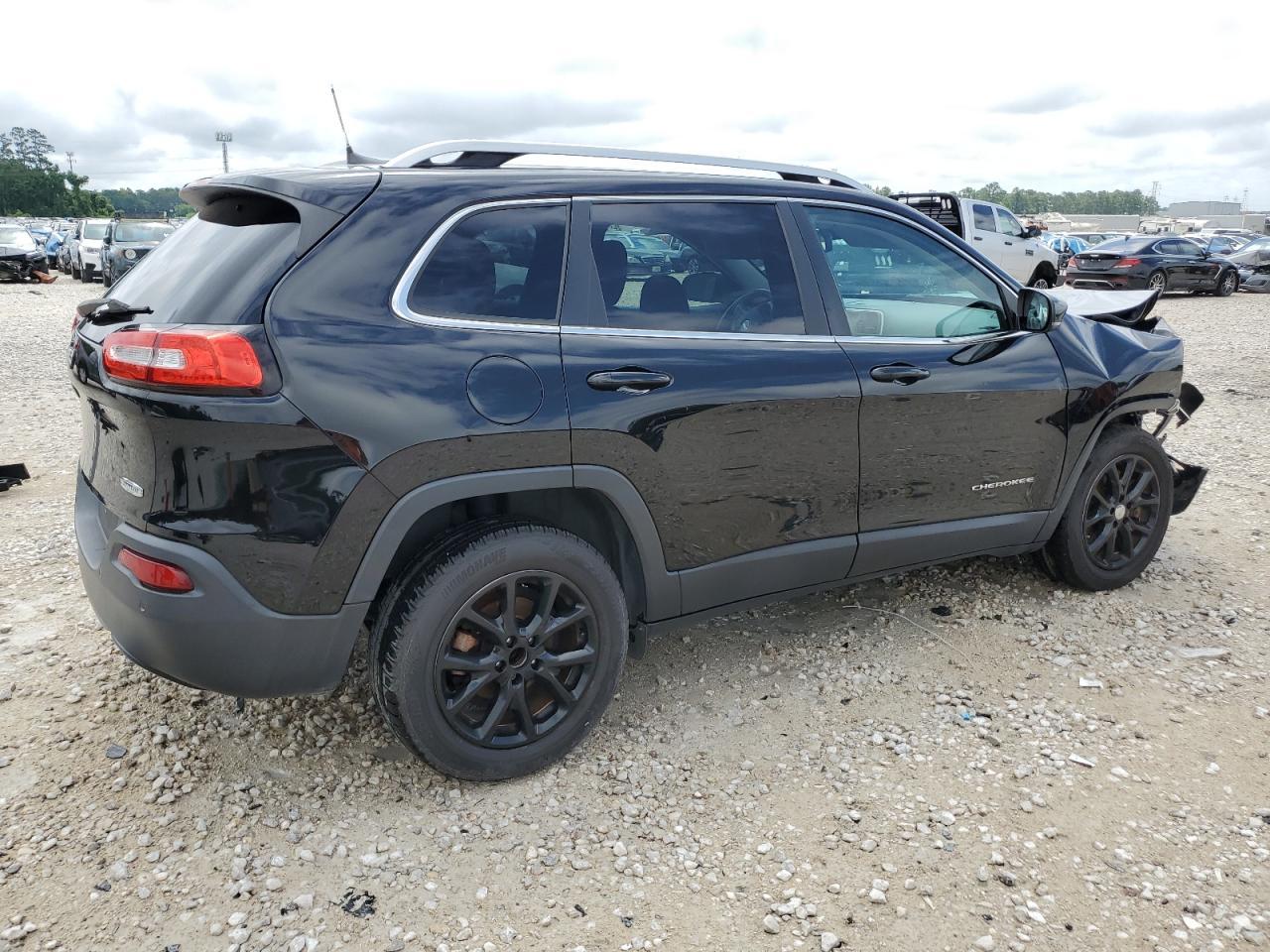 2017 Jeep Cherokee Latitude - Image 3
