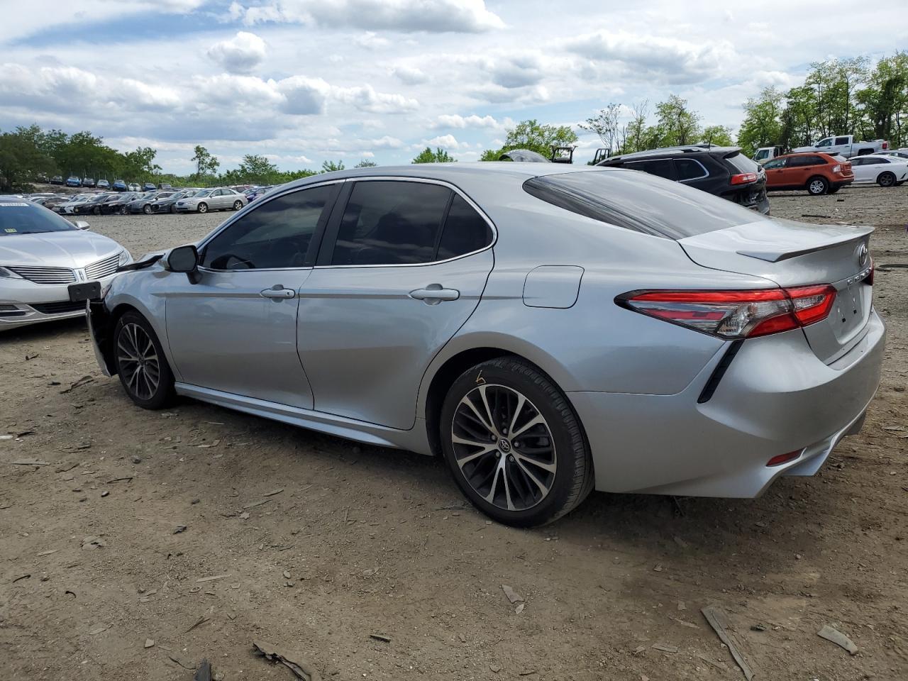 2018 Toyota Camry L - Фото 2