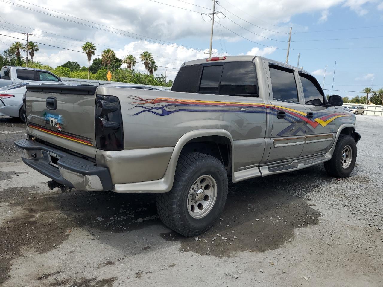 2003 Chevrolet Silverado C1500 Heavy Duty - Image 3