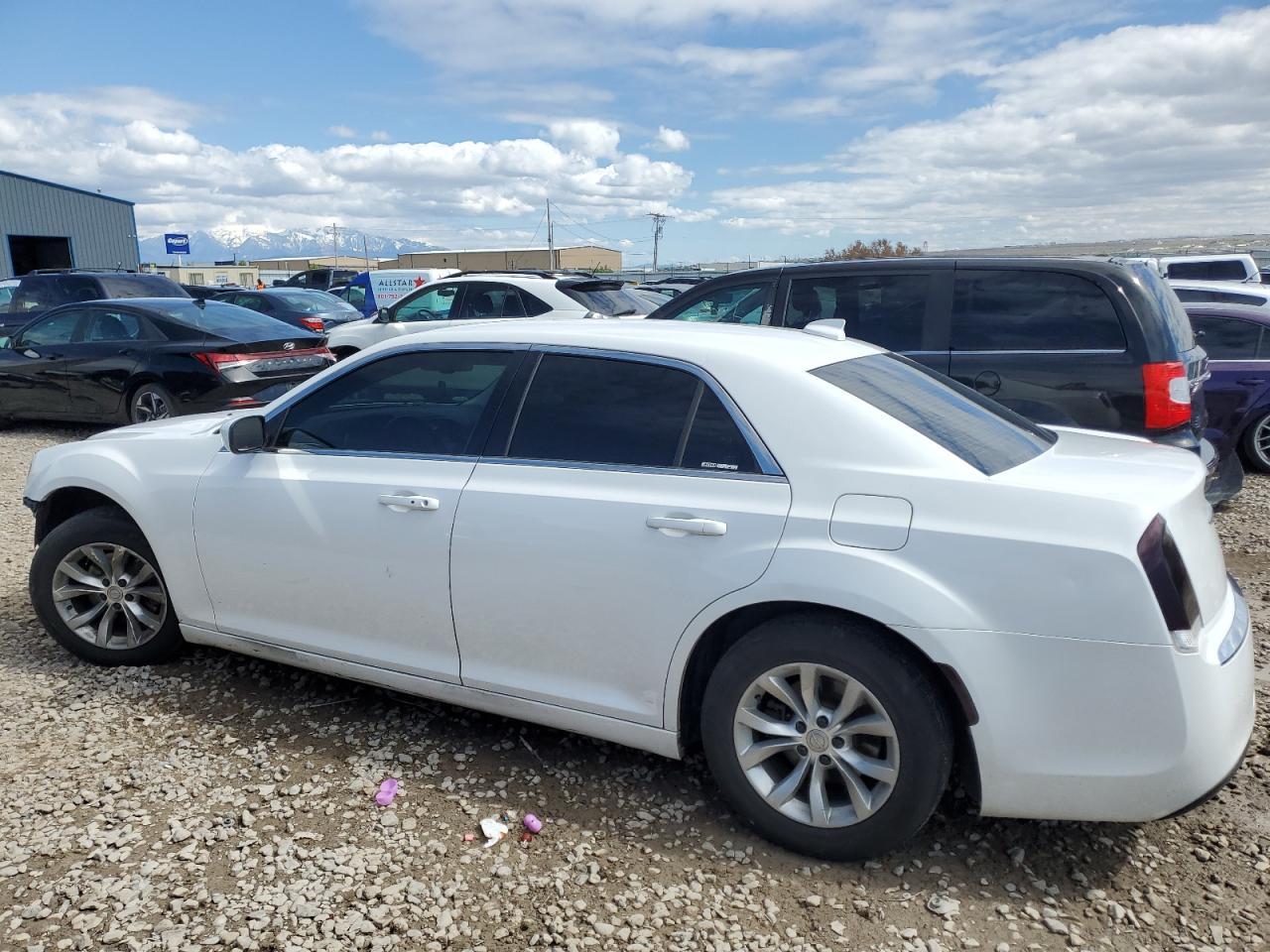 2015 Chrysler 300 Limited - Фото 2