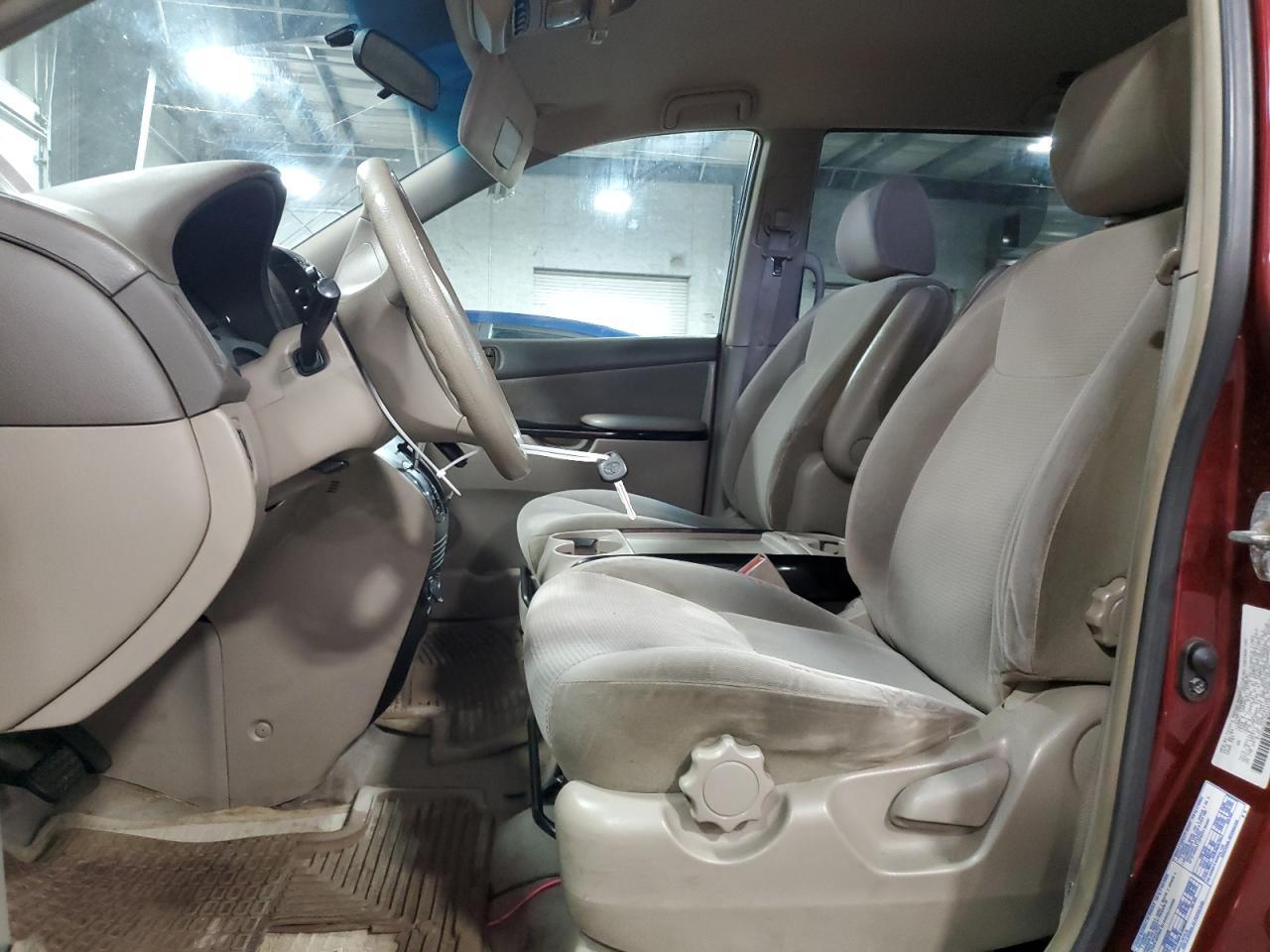 2004 Toyota Sienna Ce - Image 7