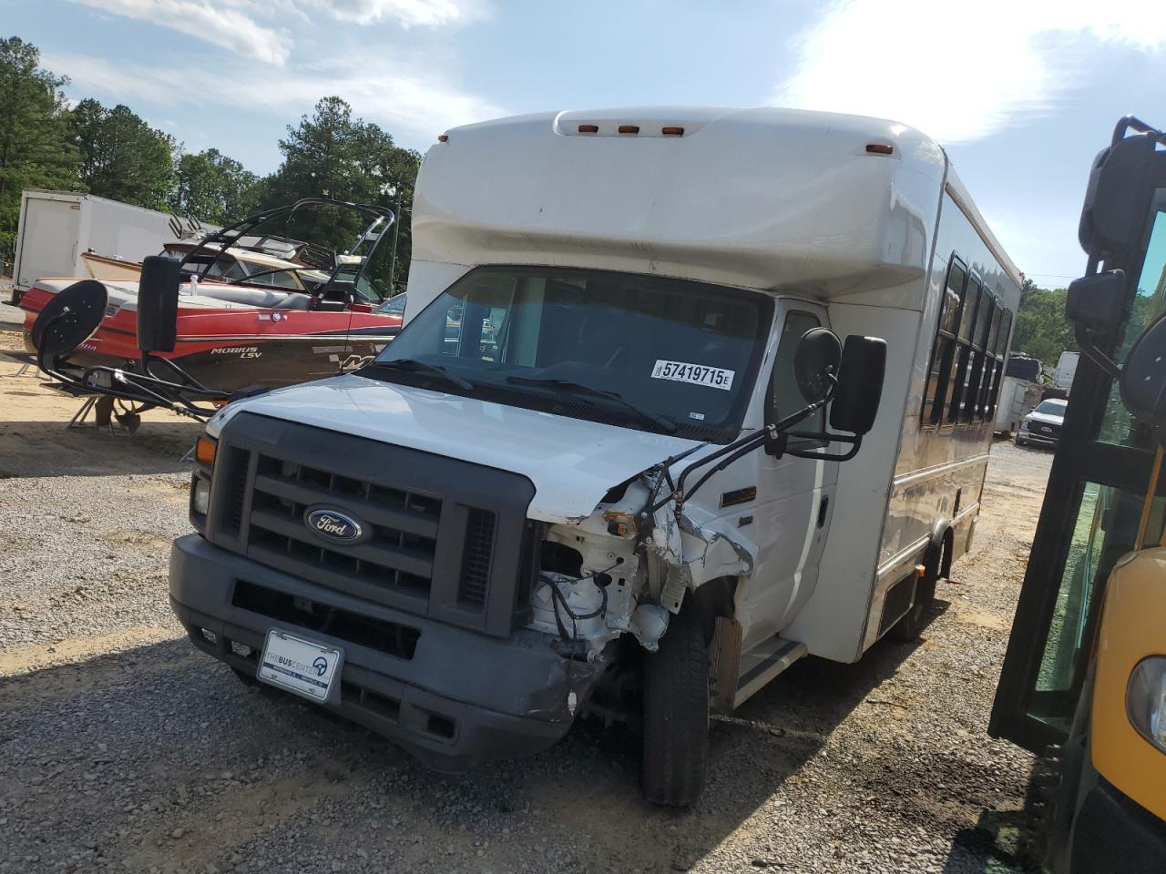 2016 Ford Econoline E350 Super Duty Cutaway Van