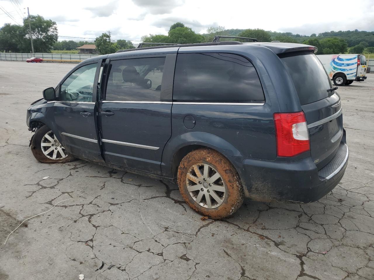 2013 Chrysler Town & Country Touring - Image 2