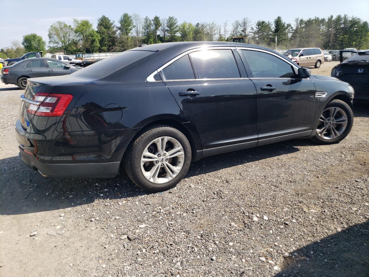 2017 Ford Taurus Se - Image 3