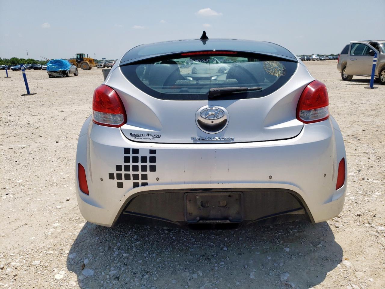 2013 Hyundai Veloster - Image 6