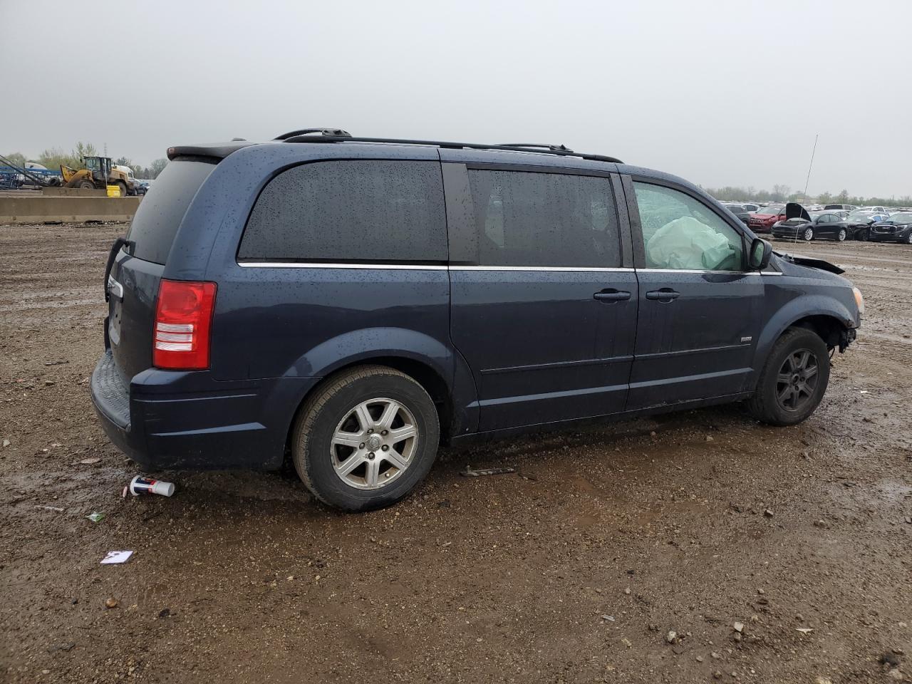 2008 Chrysler Town & Country Touring - Image 3