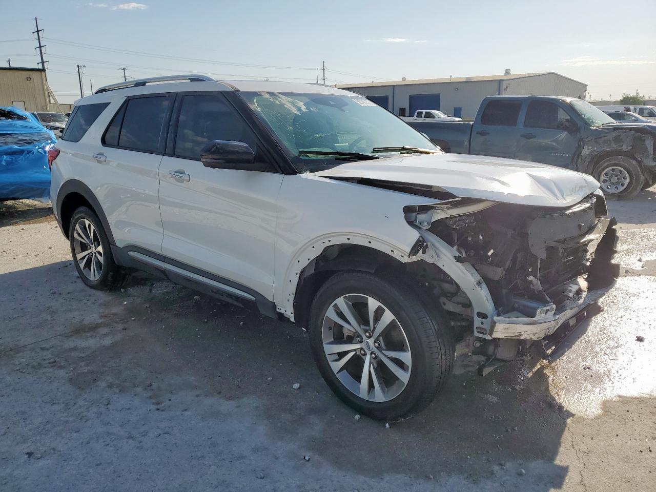 2020 Ford Explorer Platinum - Image 4
