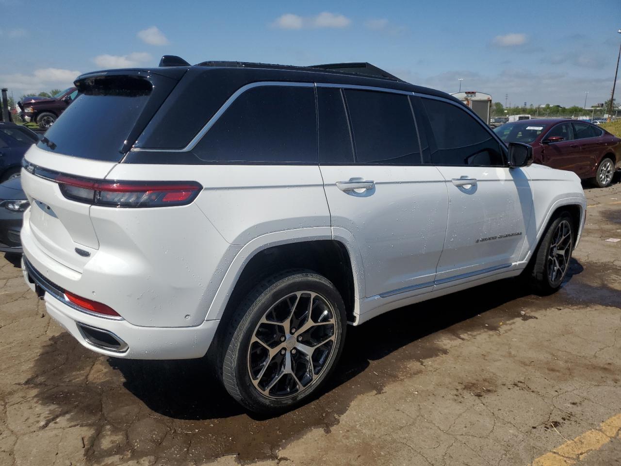 2022 Jeep Grand Cherokee Summit - Image 3