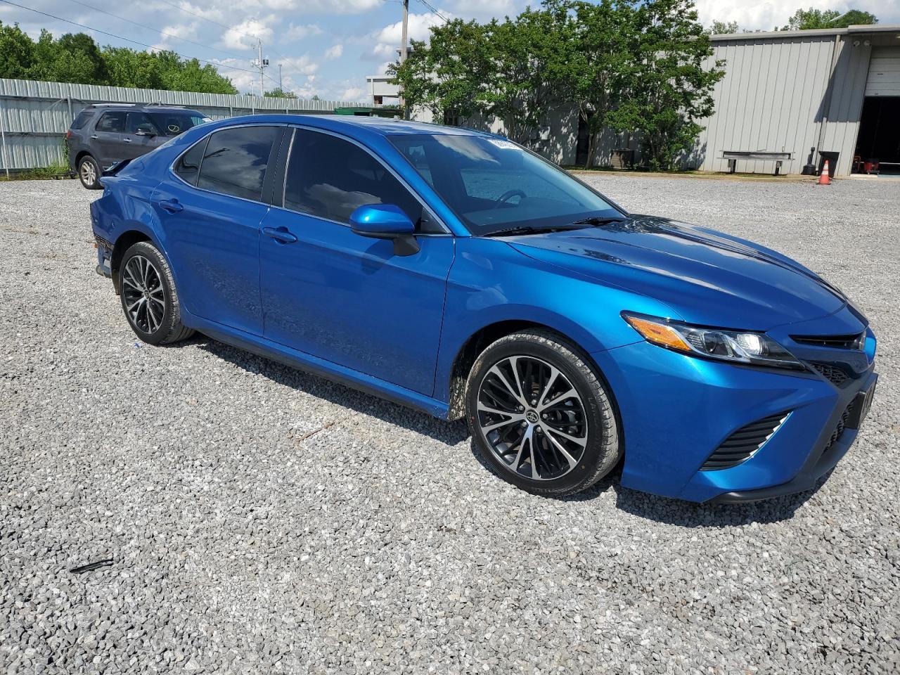 2020 Toyota Camry Se - Фото 4