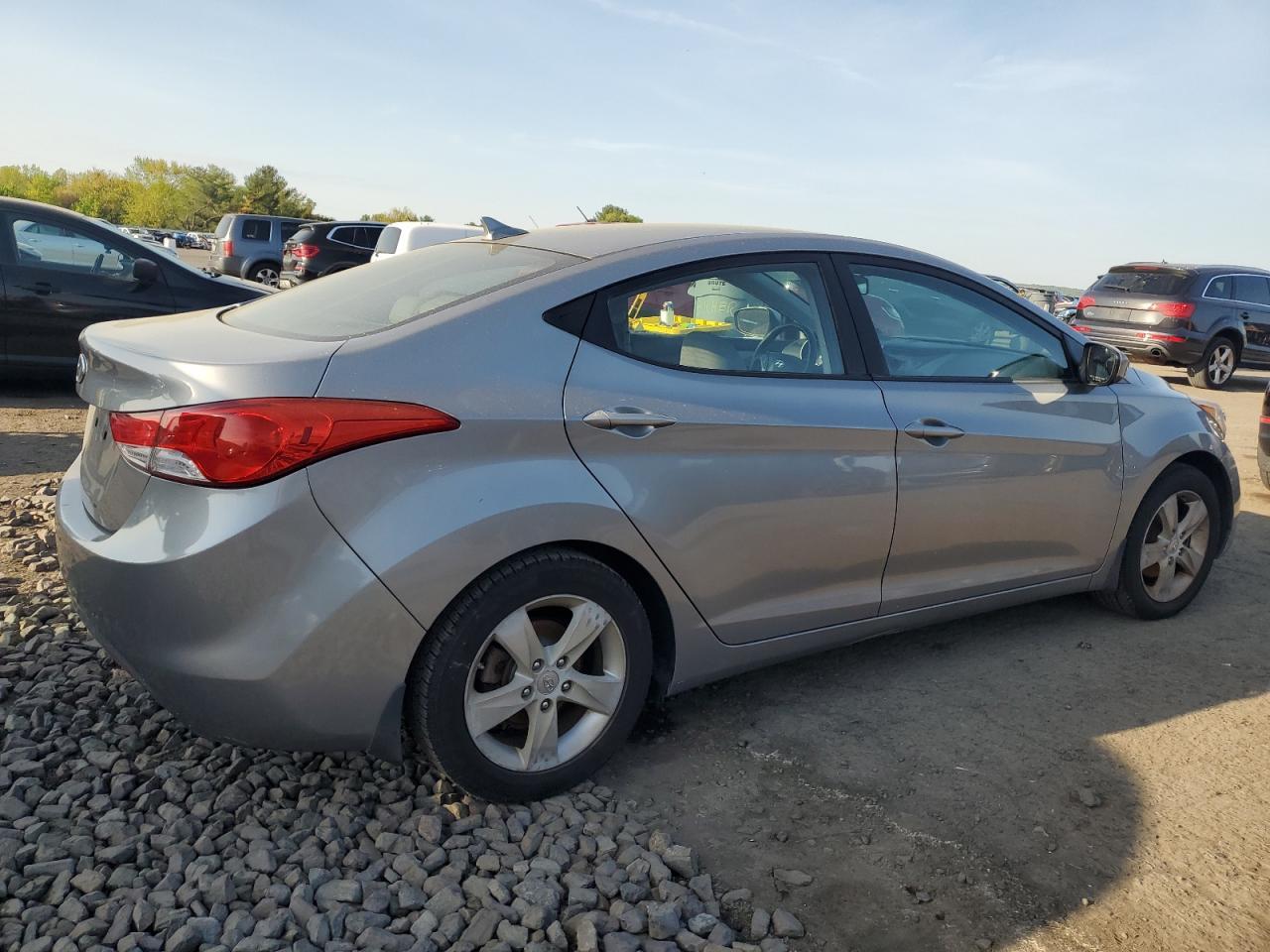 2013 Hyundai Elantra - Image 3