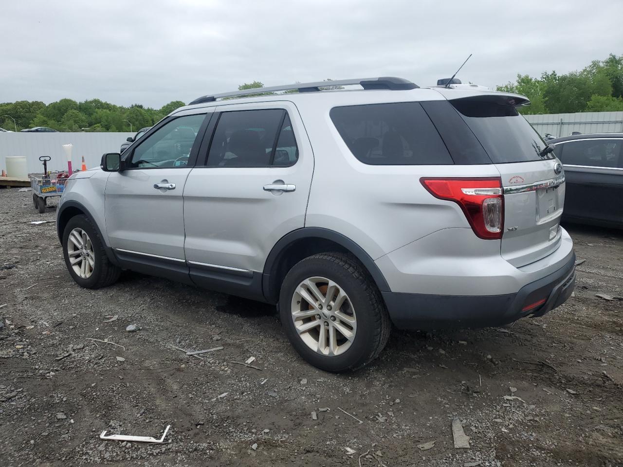 2015 Ford Explorer Xlt - Фото 2