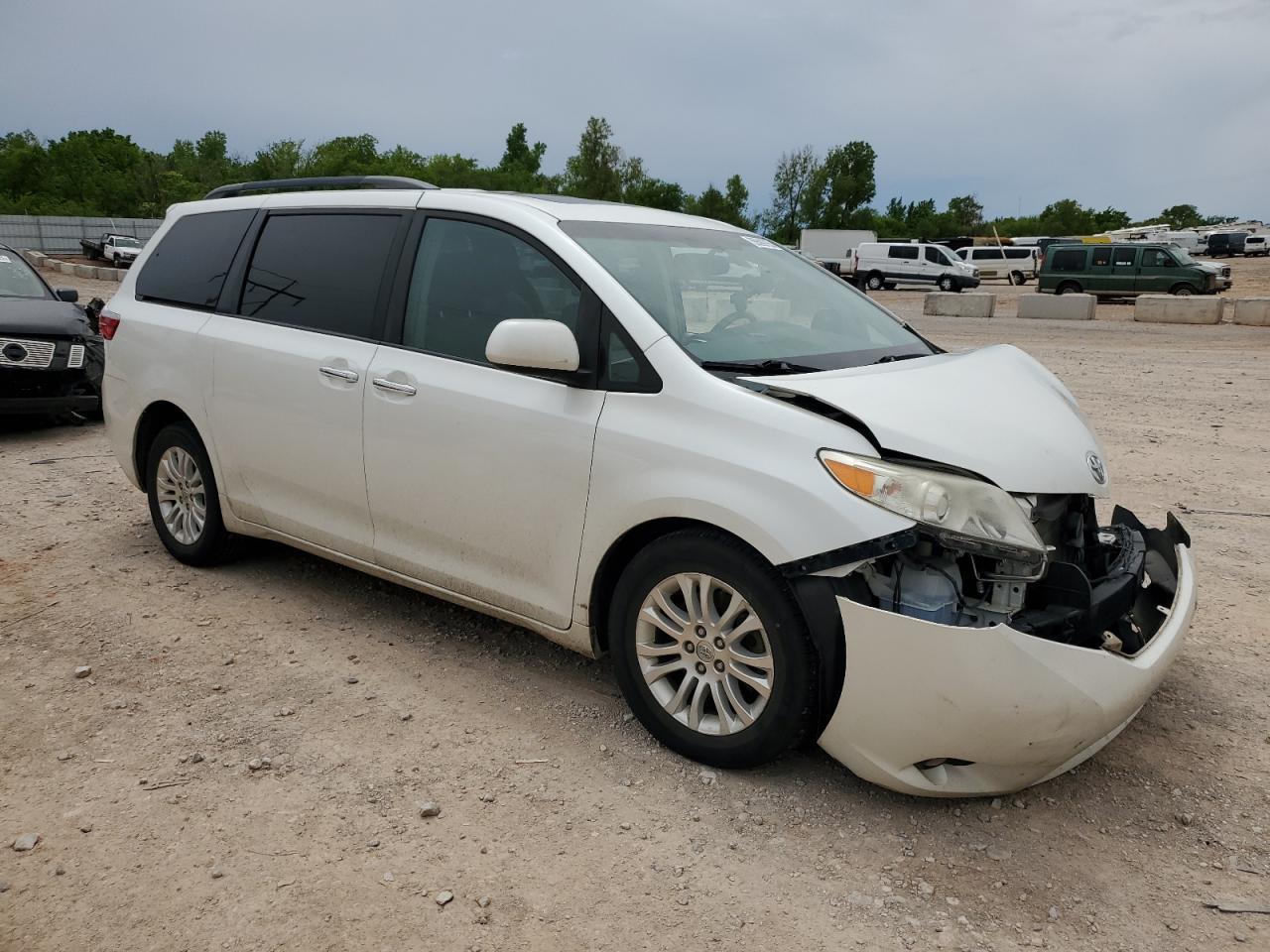 2015 Toyota Sienna Xle - Image 4