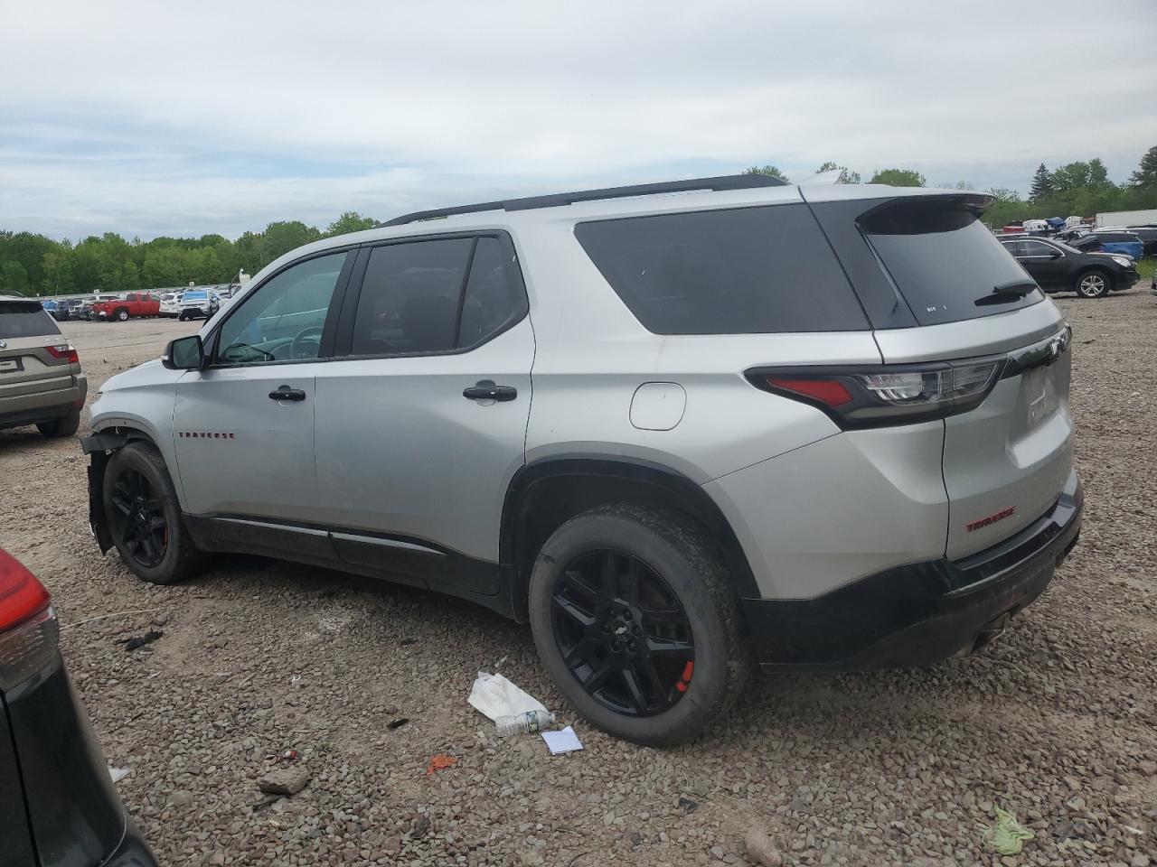2018 Chevrolet Traverse Premier - Фото 2