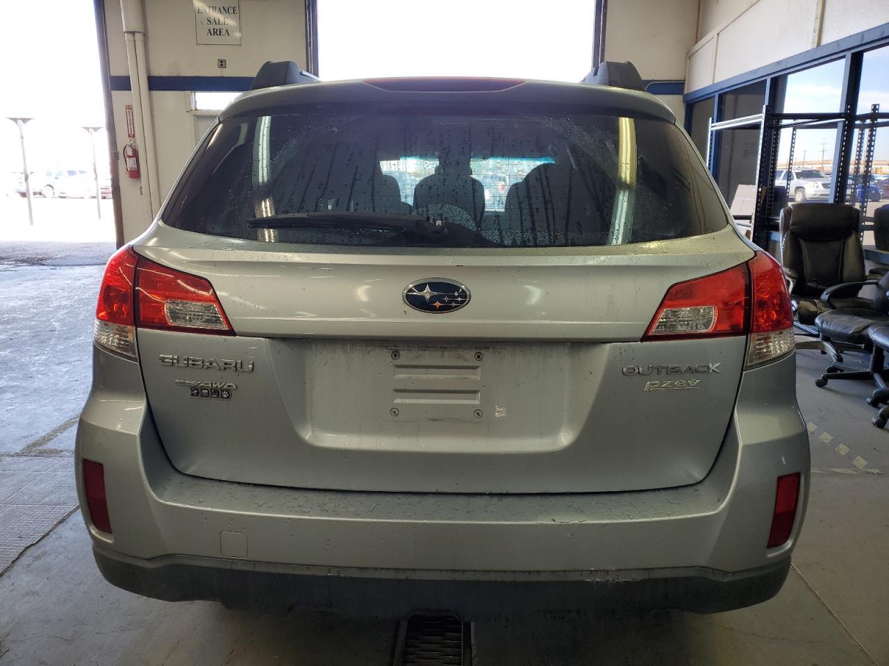 2013 Subaru Outback 2.5I Premium - Image 6