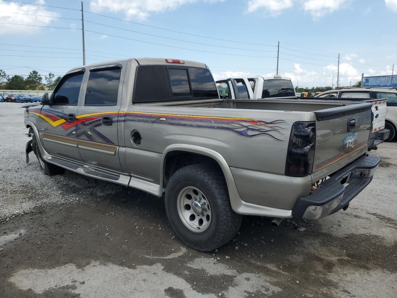 2003 Chevrolet Silverado C1500 Heavy Duty - Image 2