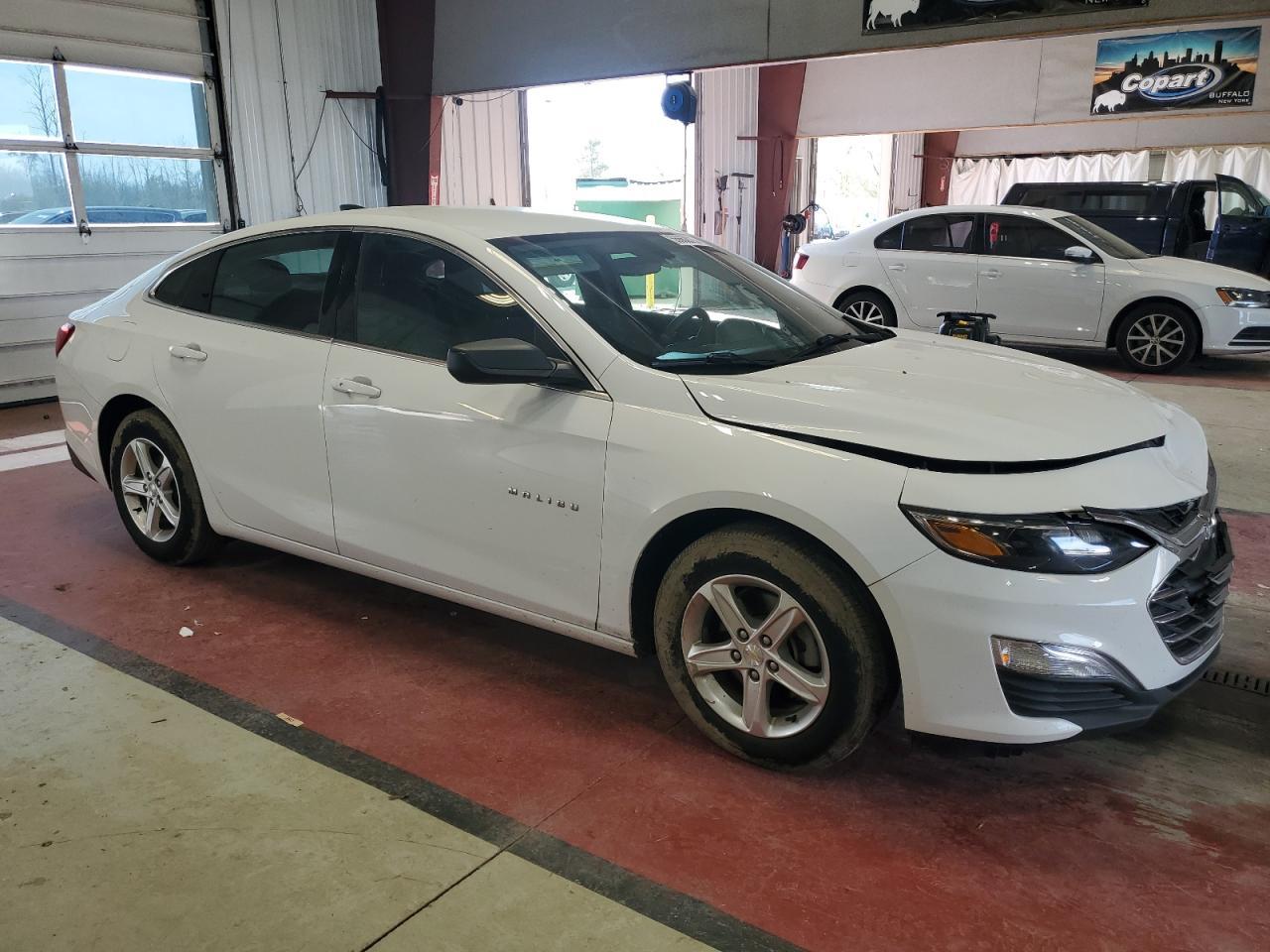 2022 Chevrolet Malibu Ls - Фото 4