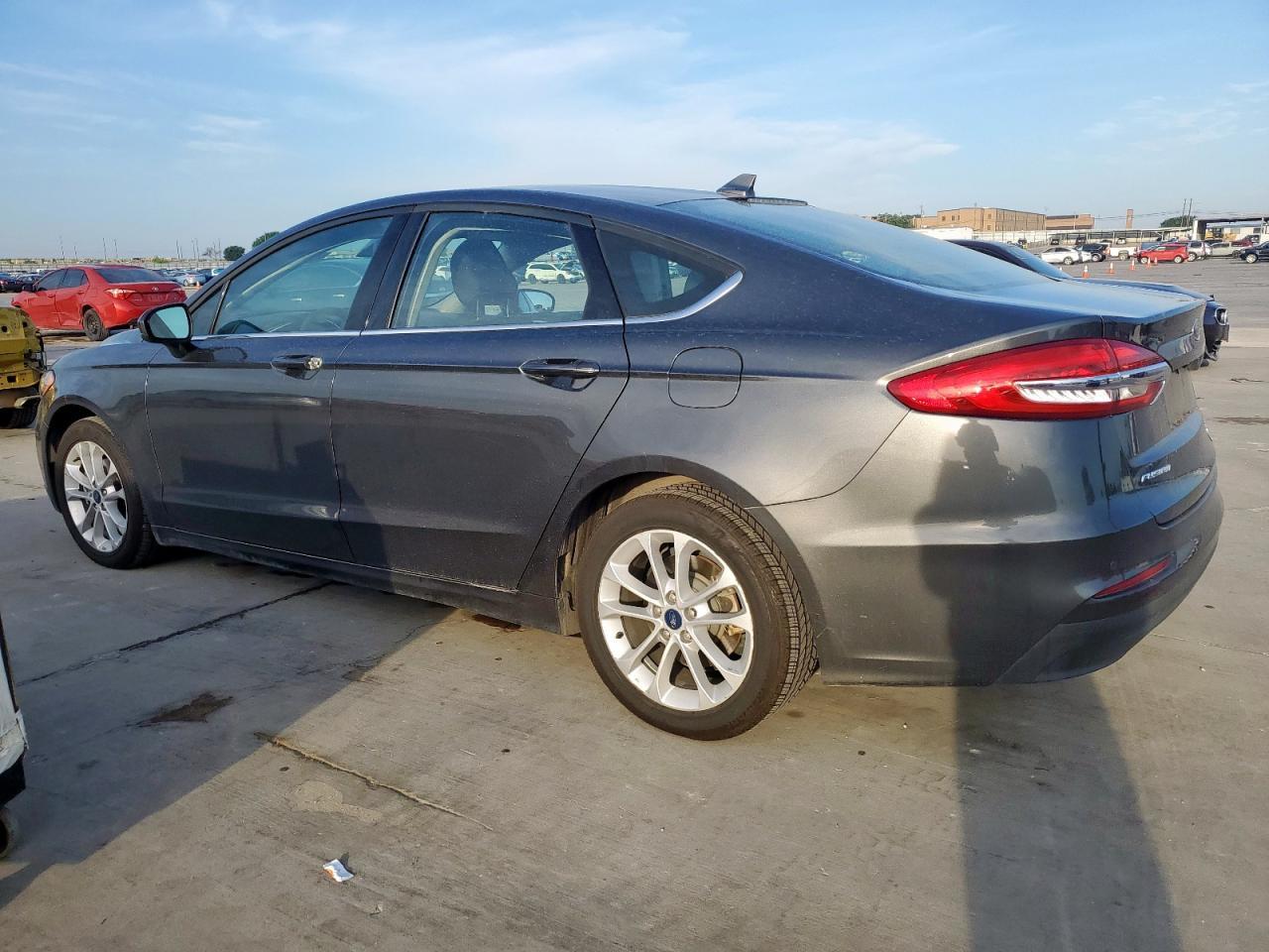 2020 Ford Fusion Se - Image 2