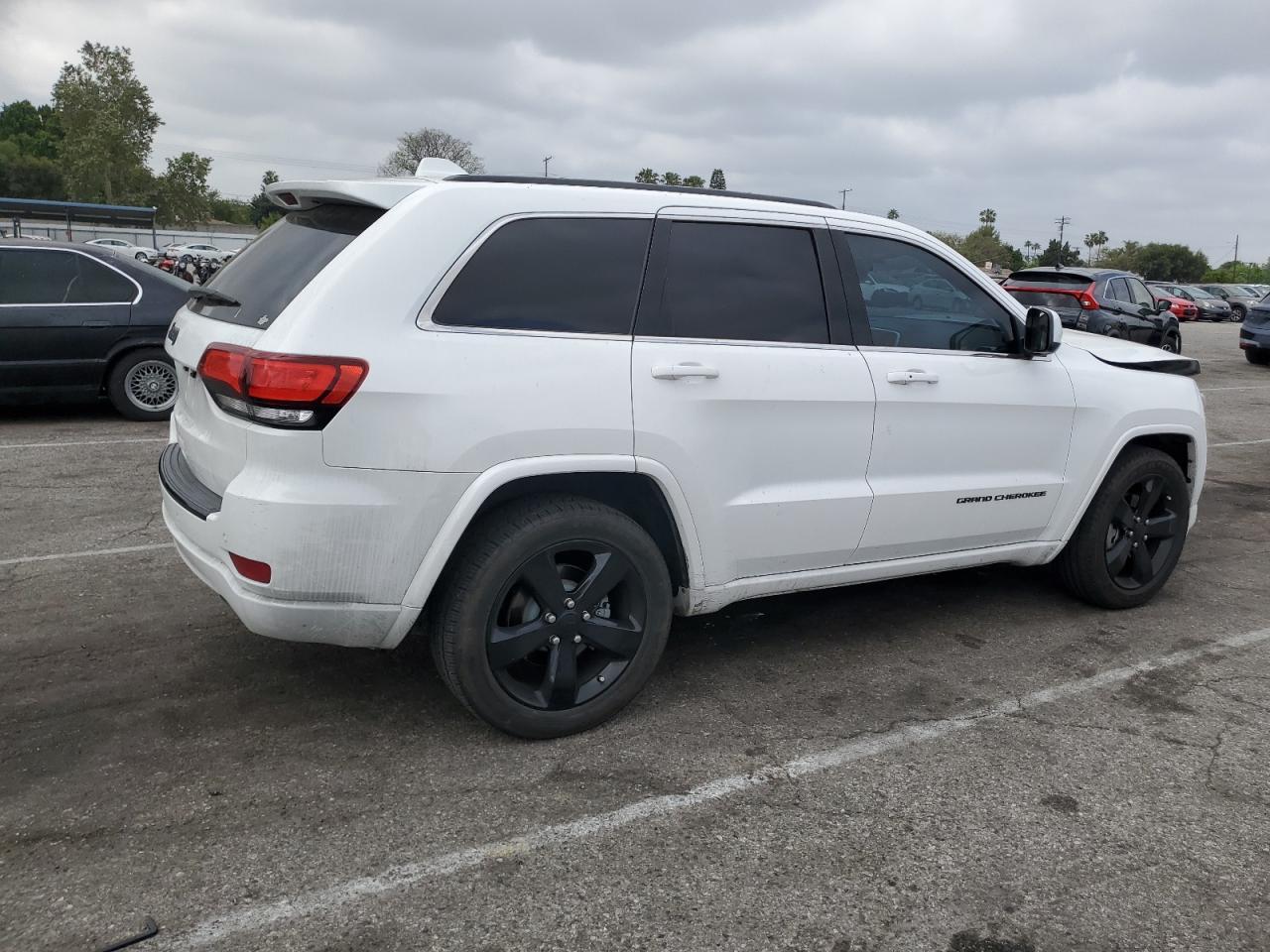 2015 Jeep Grand Cherokee Laredo - Image 3