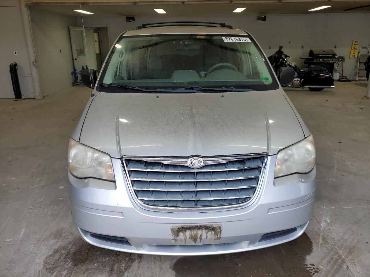 2009 Chrysler Town & Country Lx - Image 5